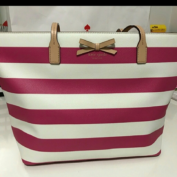 Kate Spade stripped purse - Picture 1 of 3